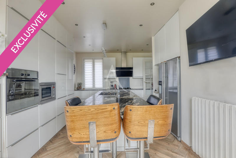 Maison - 307 m² - 9 pièces