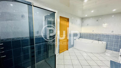 Maison - 125 m² - 7 pièces