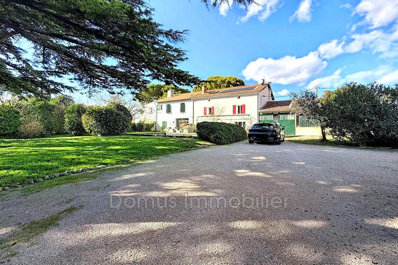 Maison - 208 m² - 9 pièces