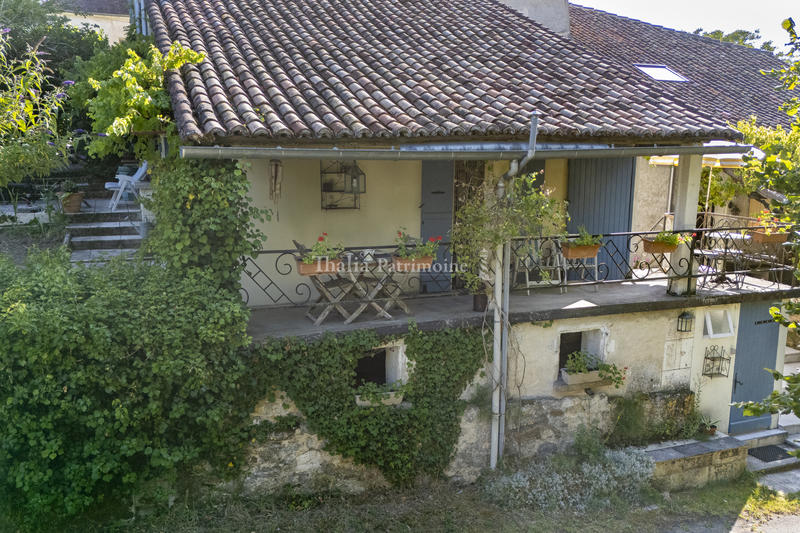 Maison - 372 m² - 13 pièces