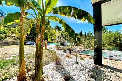 Villa - 280 m² - 6 pièces