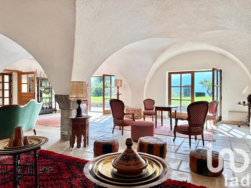 Maison - 372 m² - 14 pièces