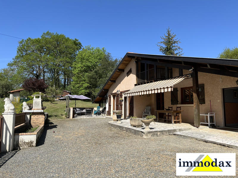 Maison traditionnelle - 250 m² - 6 pièces