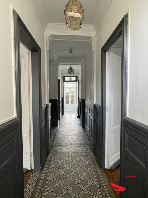 Maison - 225 m² - 7 pièces