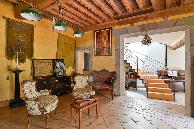 Maison - 540 m² - 6 pièces