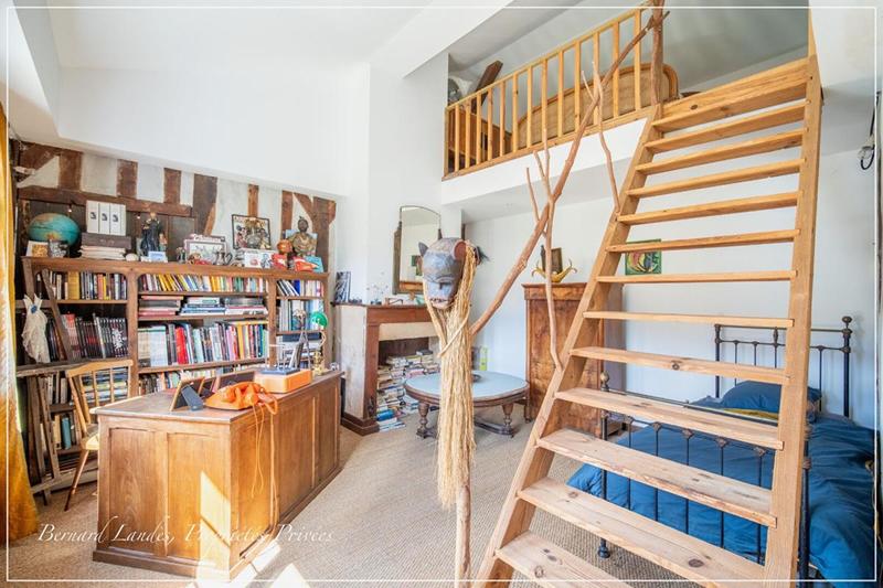 Maison - 218 m² - 9 pièces