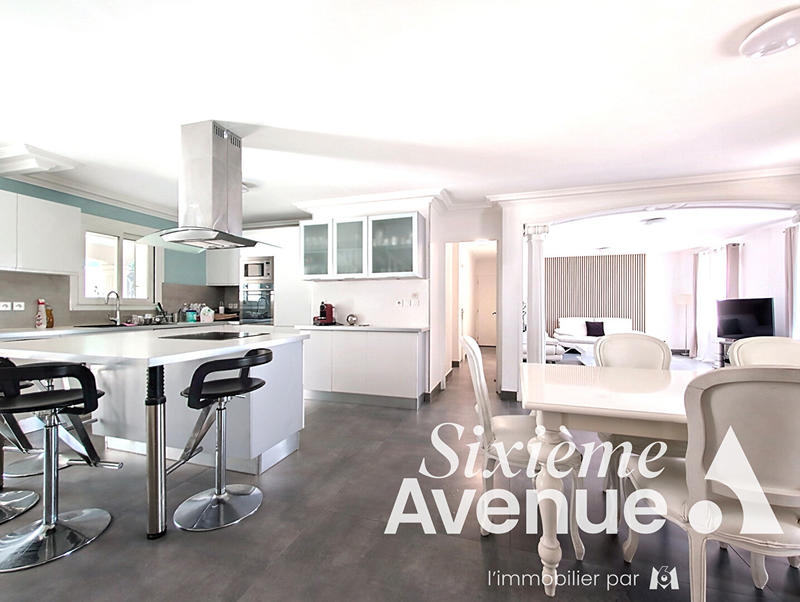 Maison - 146 m² - 8 pièces