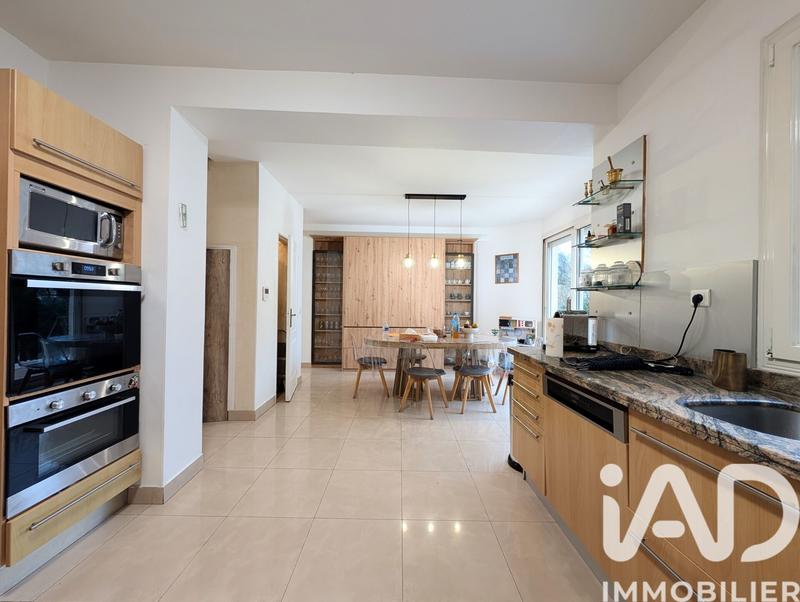 Maison - 329 m² - 7 pièces