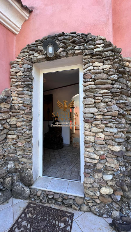 Maison - 550 m² - 12 pièces