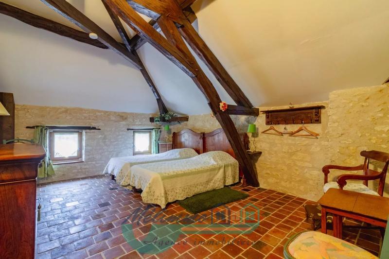 Maison - 221 m² - 9 pièces