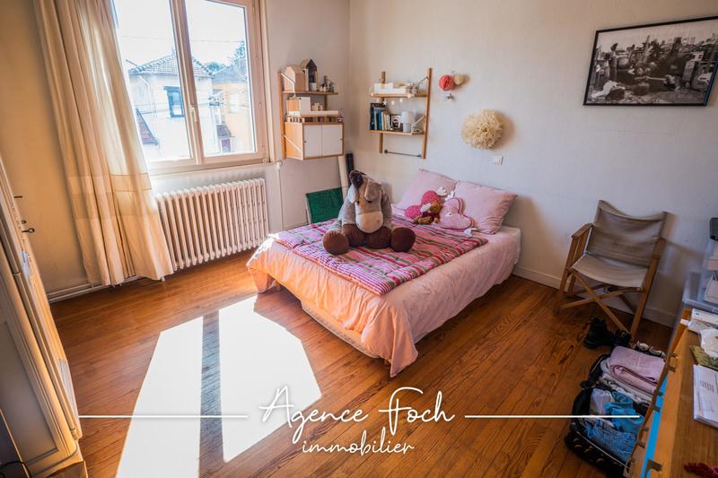 Maison traditionnelle - 250 m² - 5 pièces