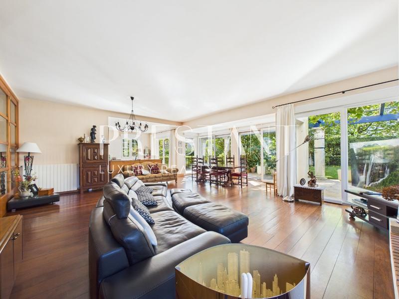 Maison - 230 m² - 6 pièces
