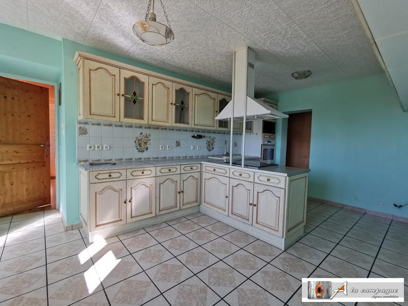 Maison - 210 m² - 9 pièces