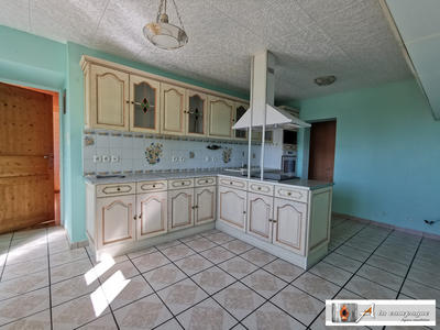 Maison - 210 m² - 9 pièces