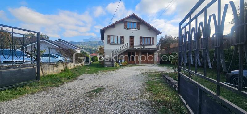 Maison - 235 m² - 5 pièces