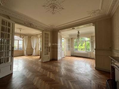 Maison - 323 m² - 10 pièces