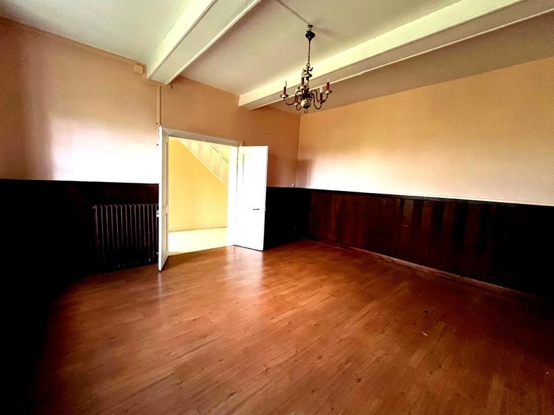 Maison - 230 m² - 8 pièces