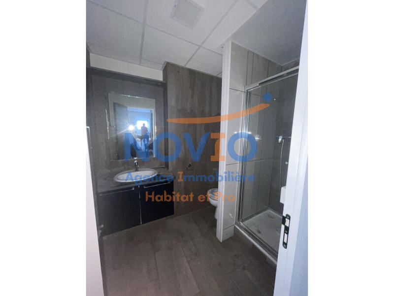 Bureau - 128 m² - 1 pièce