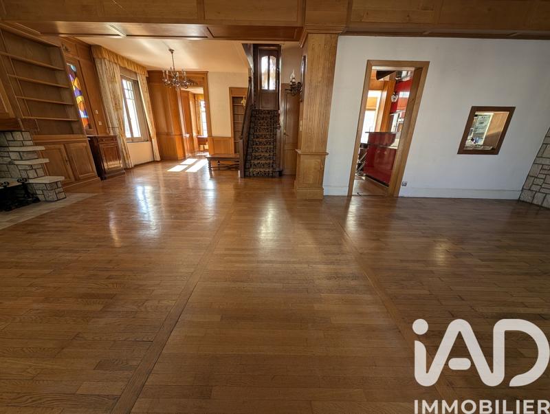 Maison - 236 m² - 11 pièces