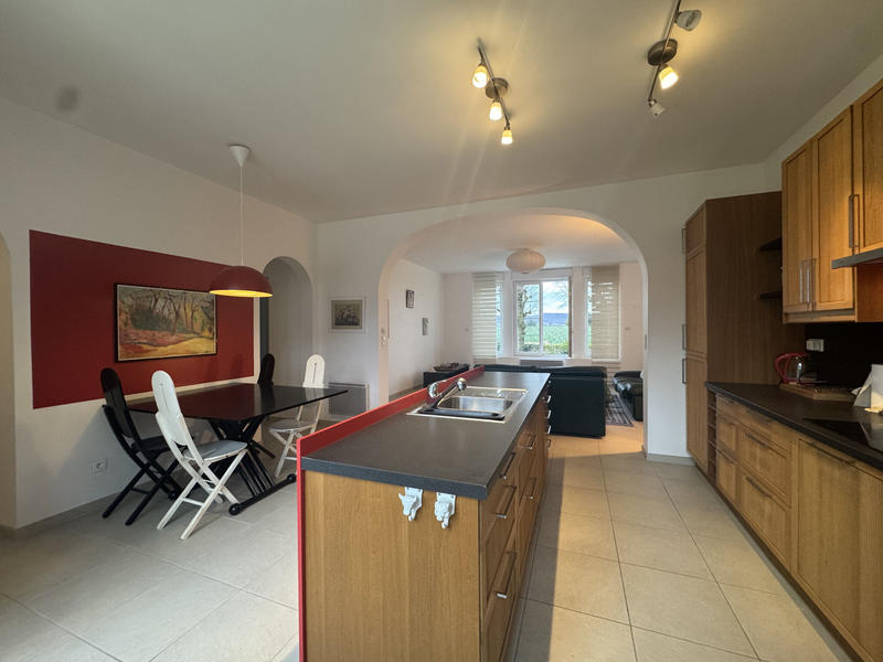 Propriété - 280 m² - 9 pièces