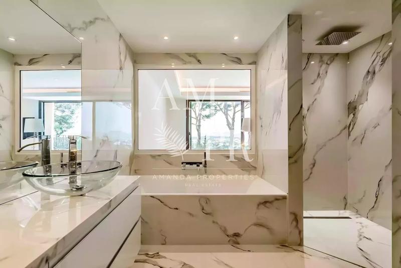 Villa - 370 m² - 8 pièces