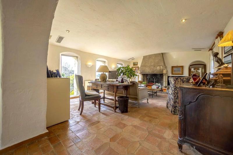 Maison - 252 m² - 7 pièces