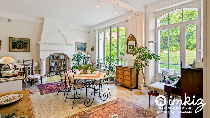 Maison - 275 m² - 10 pièces