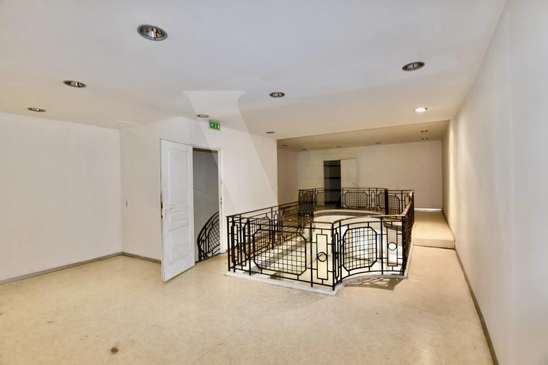 Local commercial - 357 m²