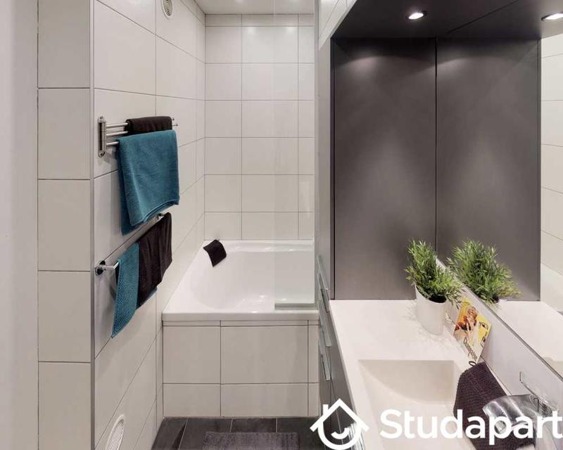 Chambre - 80 m² - 1 pièce