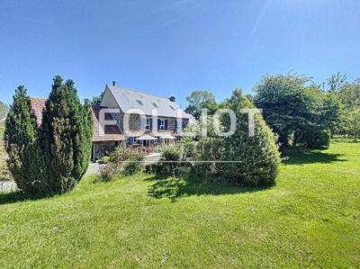 Maison - 243 m² - 8 pièces