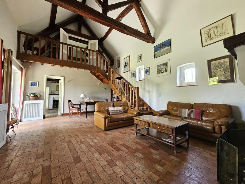 Maison - 301 m² - 9 pièces