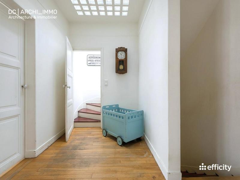 Maison - 296 m² - 9 pièces