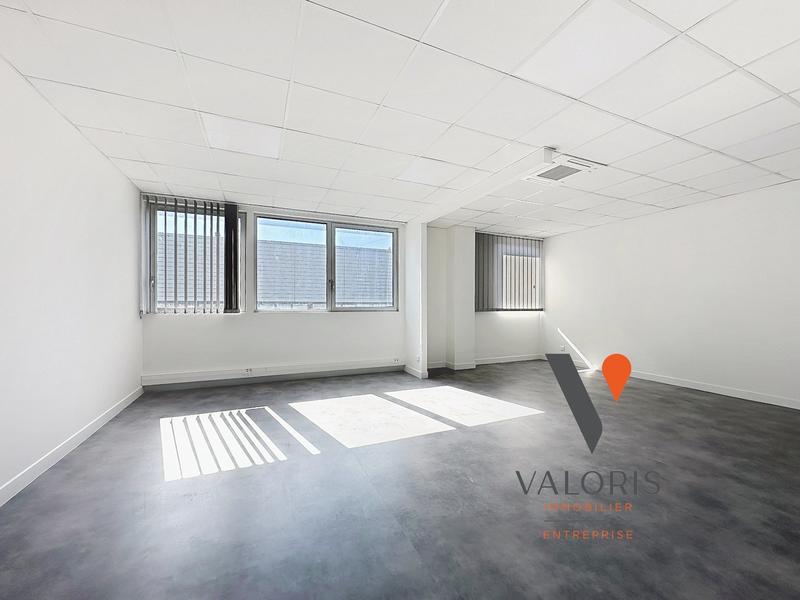 Bureau - 347 m² - 1 pièce