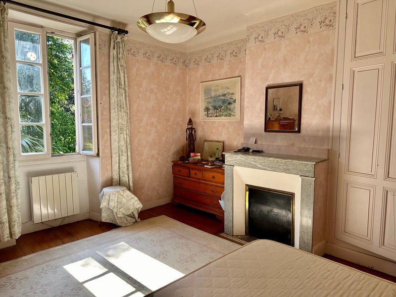 Maison - 335 m² - 12 pièces