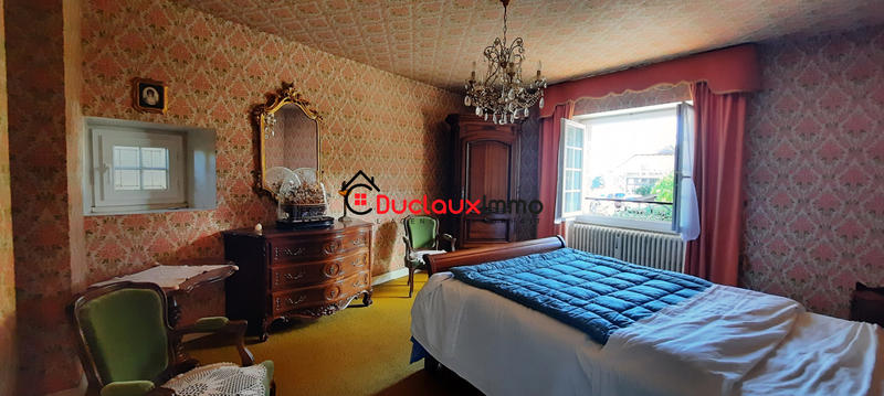 Maison - 220 m² - 10 pièces