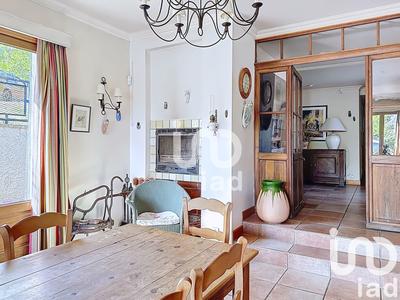 Maison - 241 m² - 10 pièces