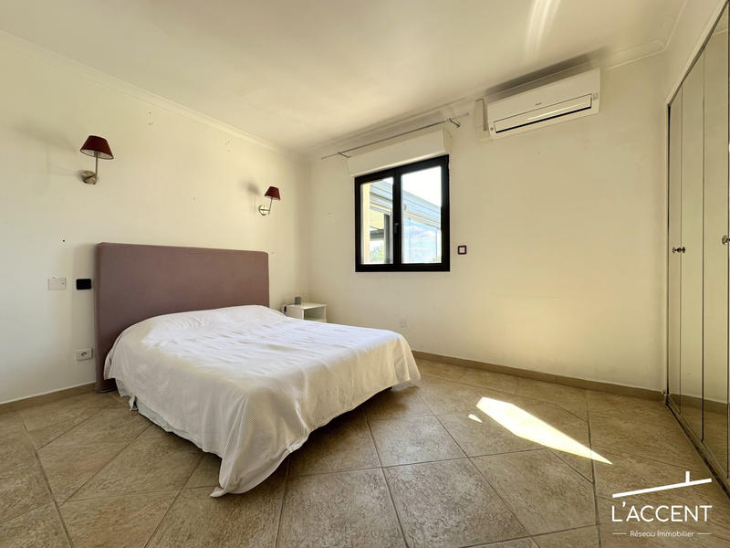 Maison - 370 m² - 7 pièces