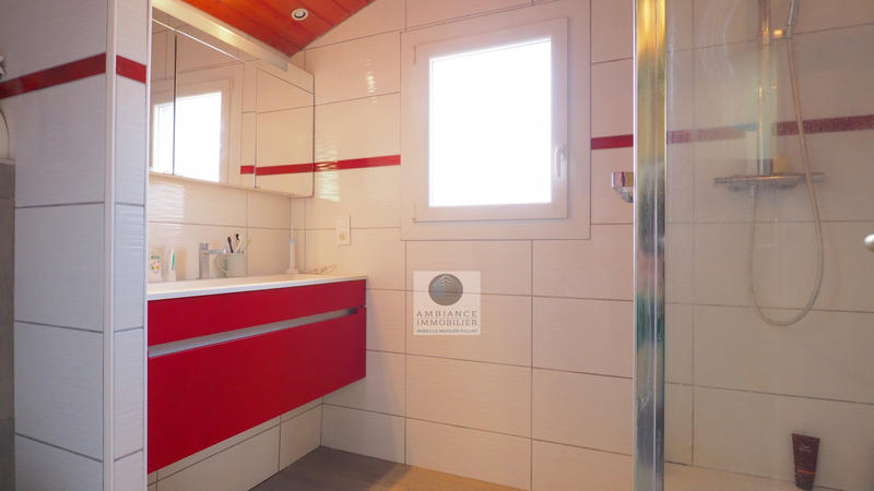 Maison - 222 m² - 9 pièces