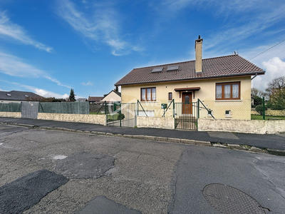 Maison - 90 m² - 6 pièces
