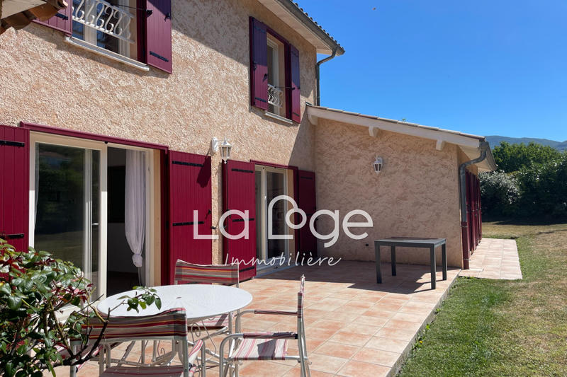 Maison - 208 m² - 8 pièces