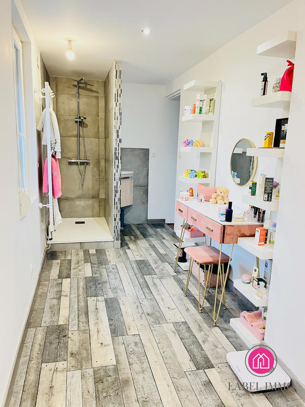 Maison - 99 m² - 5 pièces