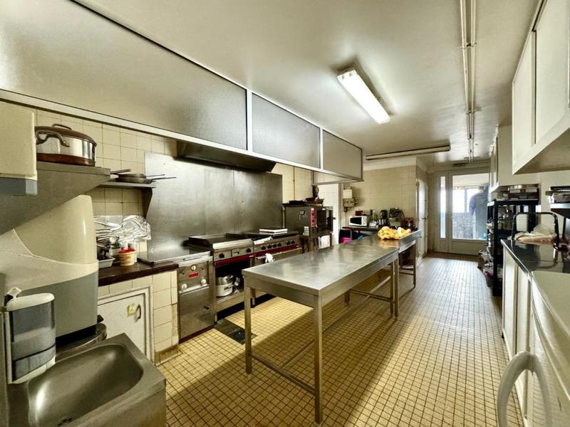 Maison - 400 m² - 15 pièces