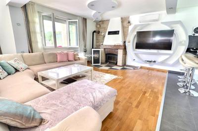 Maison - 240 m² - 7 pièces