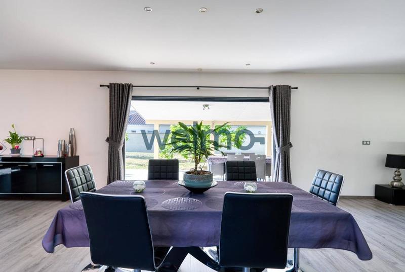 Maison - 300 m² - 8 pièces