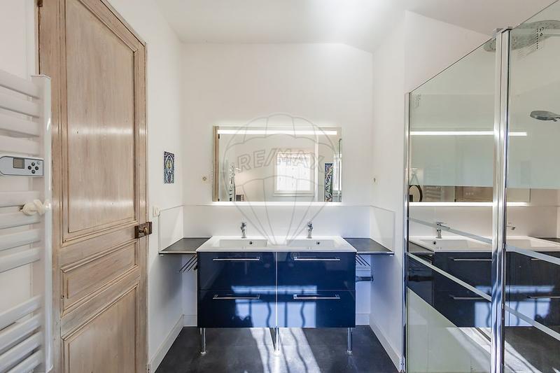 Maison - 218 m² - 8 pièces