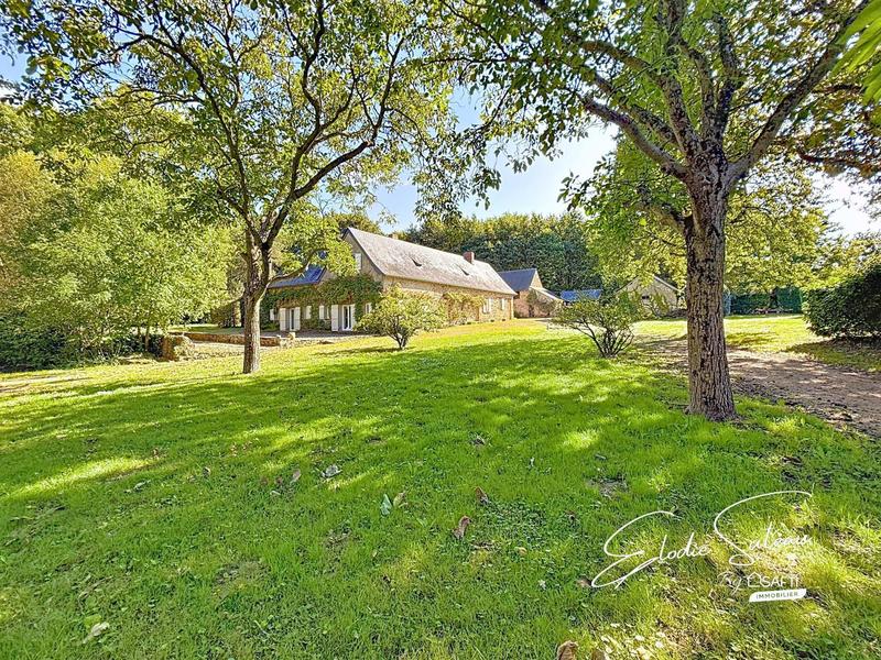 Maison - 270 m² - 10 pièces