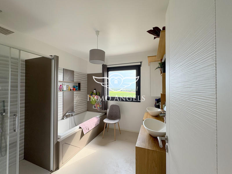 Maison - 114 m² - 5 pièces