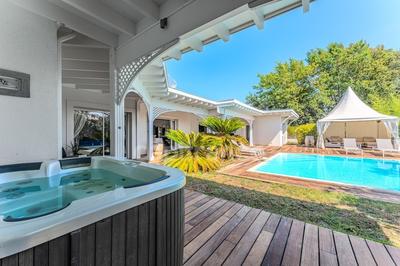 Maison d'architecte - 350 m² - 11 pièces