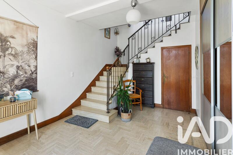 Maison - 249 m² - 8 pièces