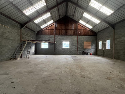 Local d'activités - 200 m²